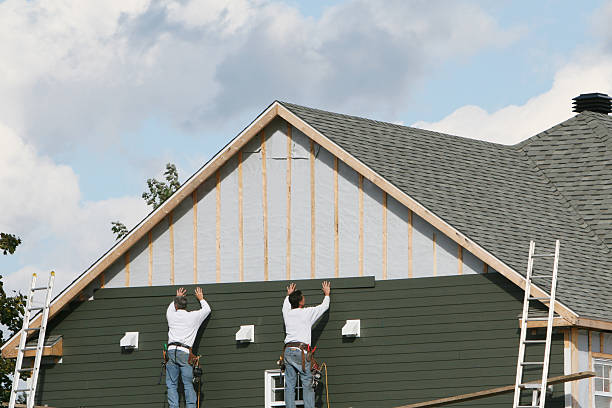 Professional Emergency Siding Repair technician working in New Canton, VA